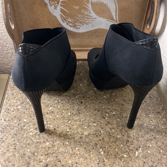 Black Jessica Simpson Peep Toe Heels Size 7.5 with 4.5” STILETTO heels & Spandex - Picture 7 of 16